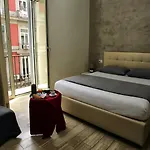 Napoli City Rooms 4* Νάπολη