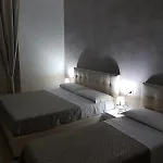 Napoli City Rooms Bed and Breakfast 4*