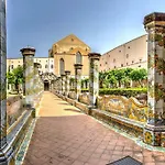 Napoli City Rooms Bed and Breakfast 4*