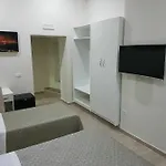 Napoli City Rooms Bed and Breakfast 4*