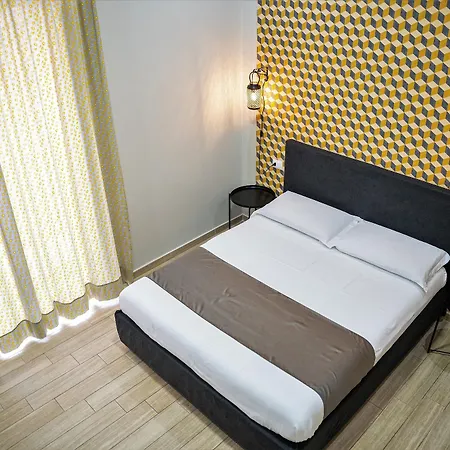 Napoli City Rooms 3*