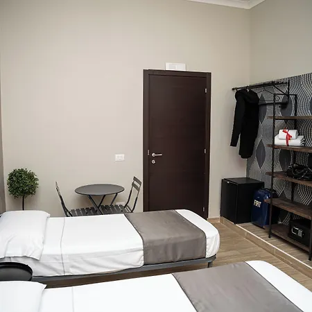 Napoli City Rooms Bed and Breakfast 4*