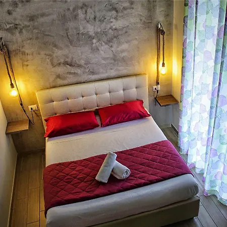 Napoli City Rooms 4*
