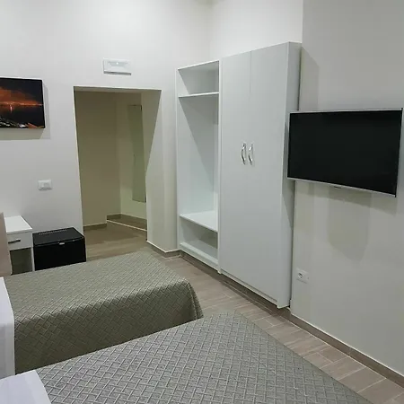 那不勒斯市旅馆 住宿加早餐酒店 4*